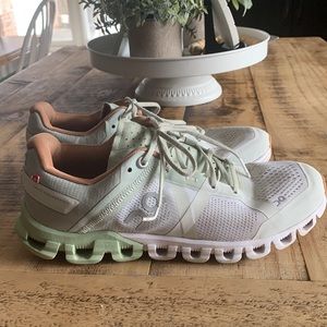 Womens On Cloud Sneakers 7
